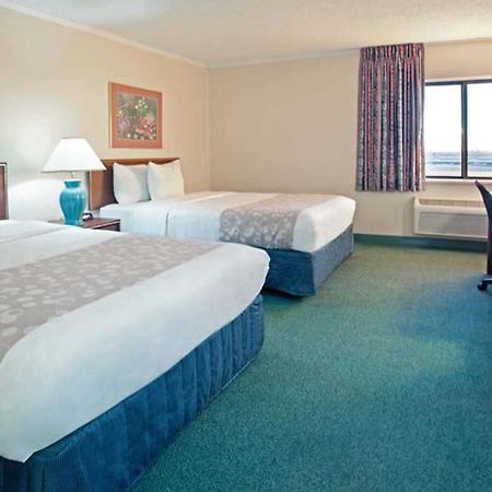 La Quinta Inn By Wyndham Indianapolis East-Post Drive Екстериор снимка