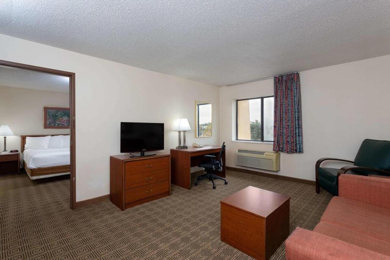 La Quinta Inn By Wyndham Indianapolis East-Post Drive Екстериор снимка